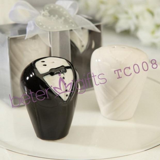 Mariage - bride and groom salt and pepper shakers wedding favors BETER-TC008