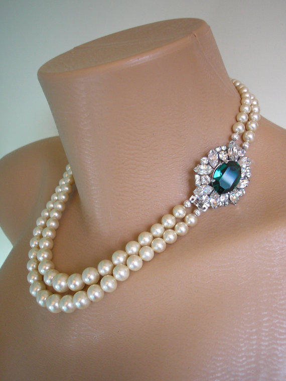 Hochzeit - Emerald Necklace, Pearl Choker, Emerald and Pearl, Great Gatsby, Bridal Pearls, Art Deco, Wedding Jewelry, Pearl Necklace, Green Rhinestone