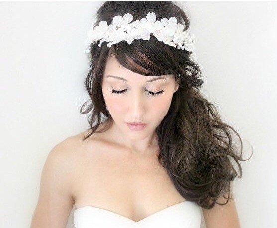 Свадьба - Bridal Headband, Rustic Wedding, Flower Adornment, Bridal Headpiece, Wedding headpiece, Flower Head Wreath, Floral Crown, hair flower