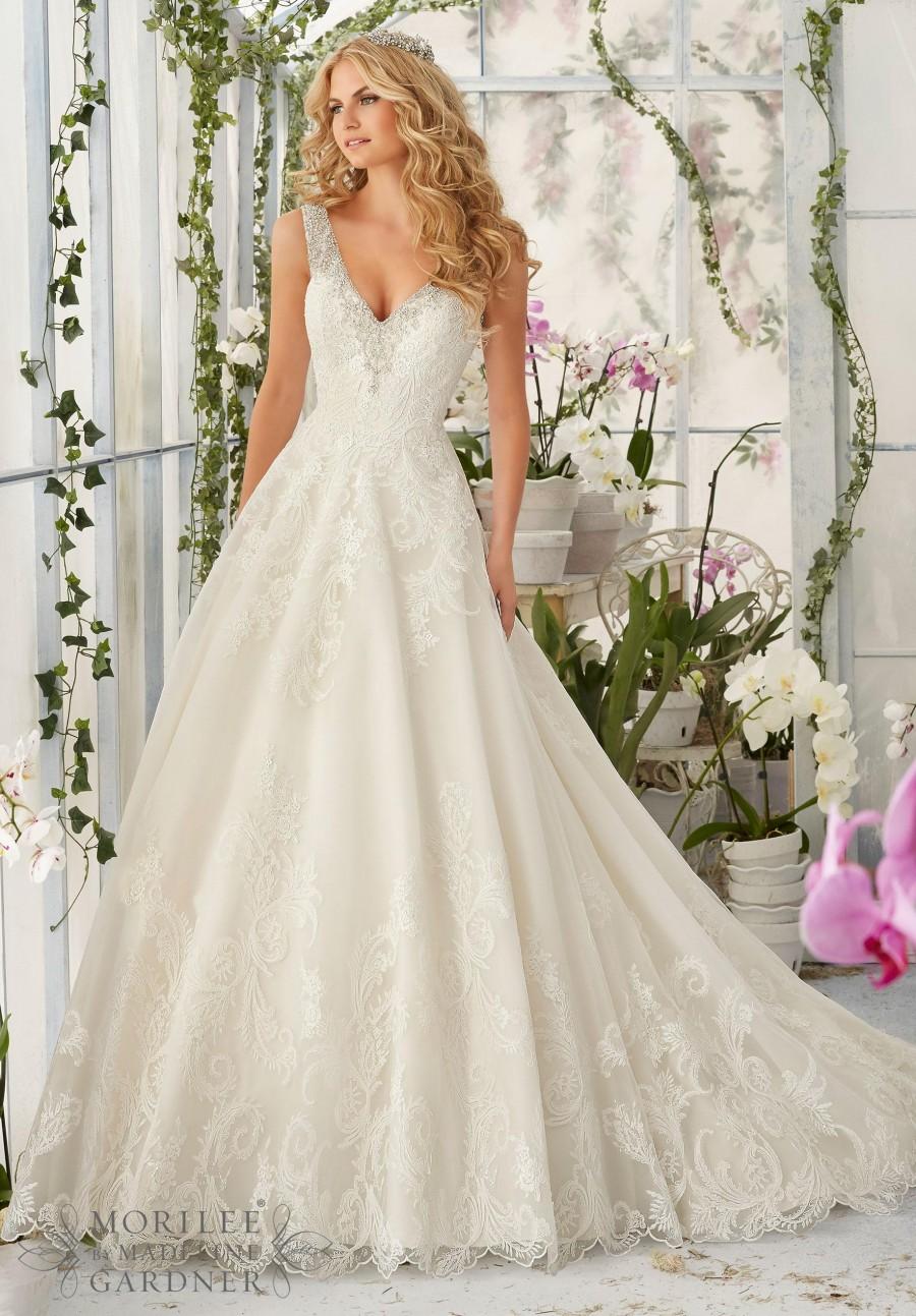 Mariage - Fashion Ivory Full Lace Wedding Dresses 2016 Beads V-Neckline Cheap Covered Button Back Tulle Bridal Dresses Ball Gowns Chapel Train Online with $110.74/Piece on Hjklp88's Store 