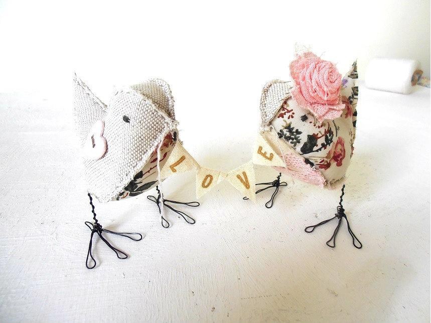Mariage - Love Birds Wedding cake topper fabric stuffed figurines Bride and Groom soft sculptures rustic country rose