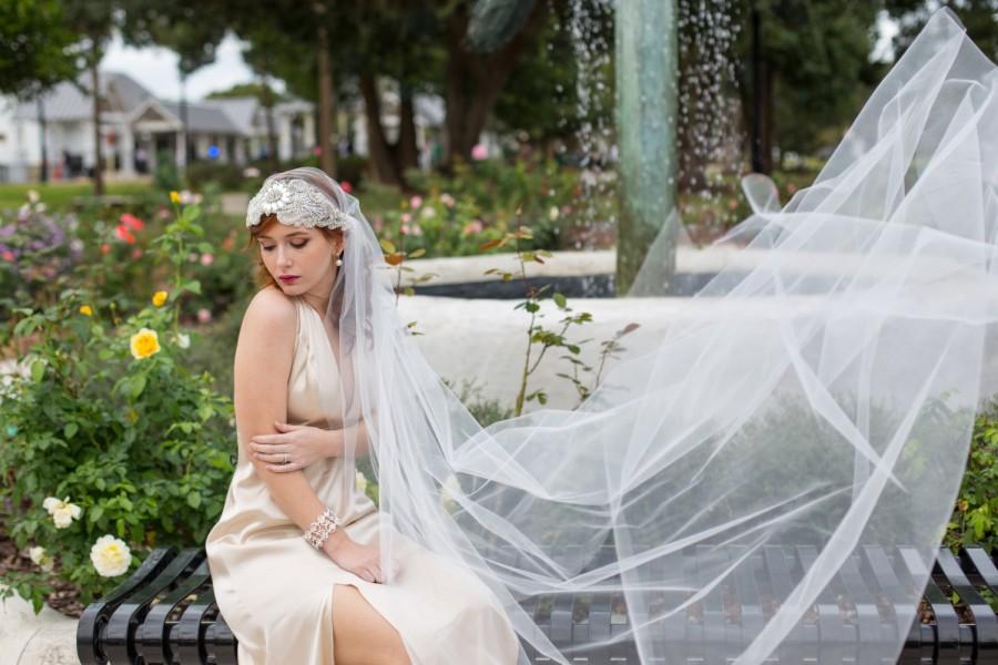 زفاف - Juliet cap bride veil with crystal and silver beaded appliqué hand sewn to top of veil "Daisy"