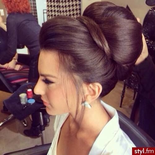 Свадьба - The Perfect Wedding Hairstyles For Every Dress