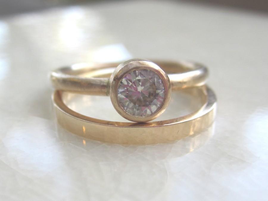 Hochzeit - Moissanite Engagement Ring