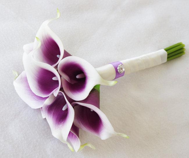 Свадьба - Silk Flower Wedding Bouquet - Purple Heart Calla Lilies Natural Touch with Crystals Silk Bridal Bouquet