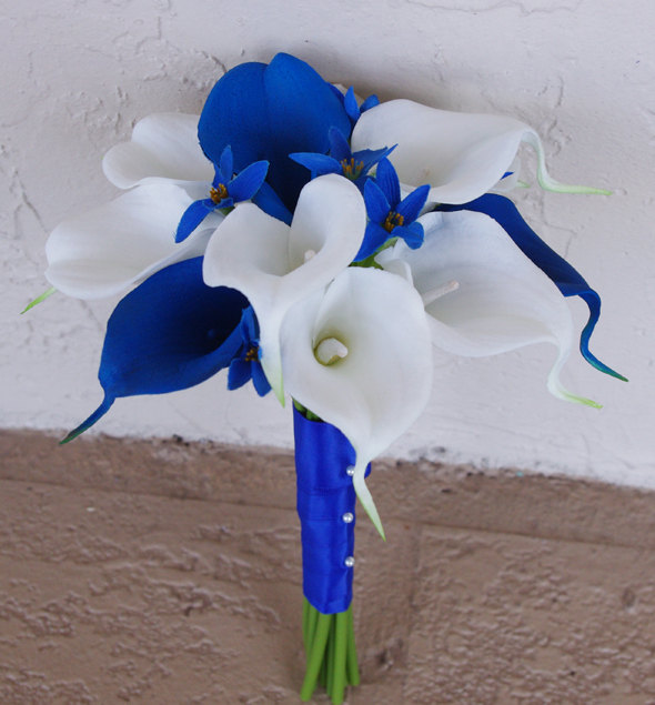 Hochzeit - Silk Wedding Bouquet with Blue and White Calla Lilies - Natural Touch Callas Silk Bridal Flowers