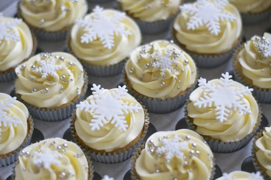 Hochzeit - Snowflake Cupcakes