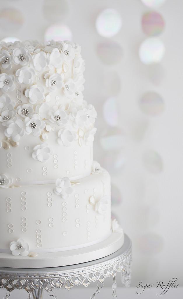 Свадьба - Wedding Cakes & Sugar Flowers Magazine- The Fashion Inspiration Issue.