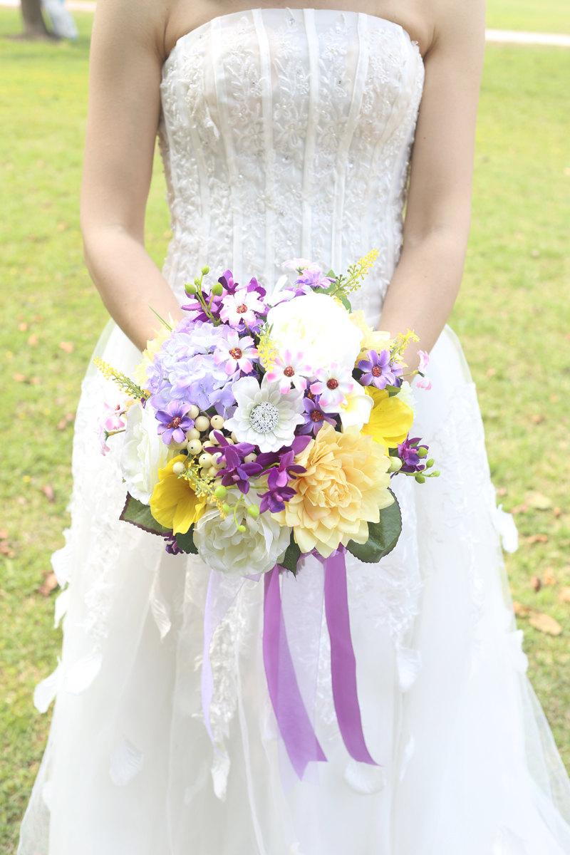 Mariage - Purple Rose yellow bridal bouquet and groom boutonniere Royal Tiffany yellow light purple happy bride's bouquet