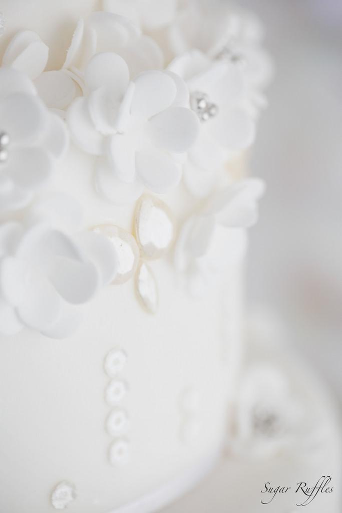 زفاف - Wedding Cakes & Sugar Flowers Magazine- The Fashion Inspiration Issue.