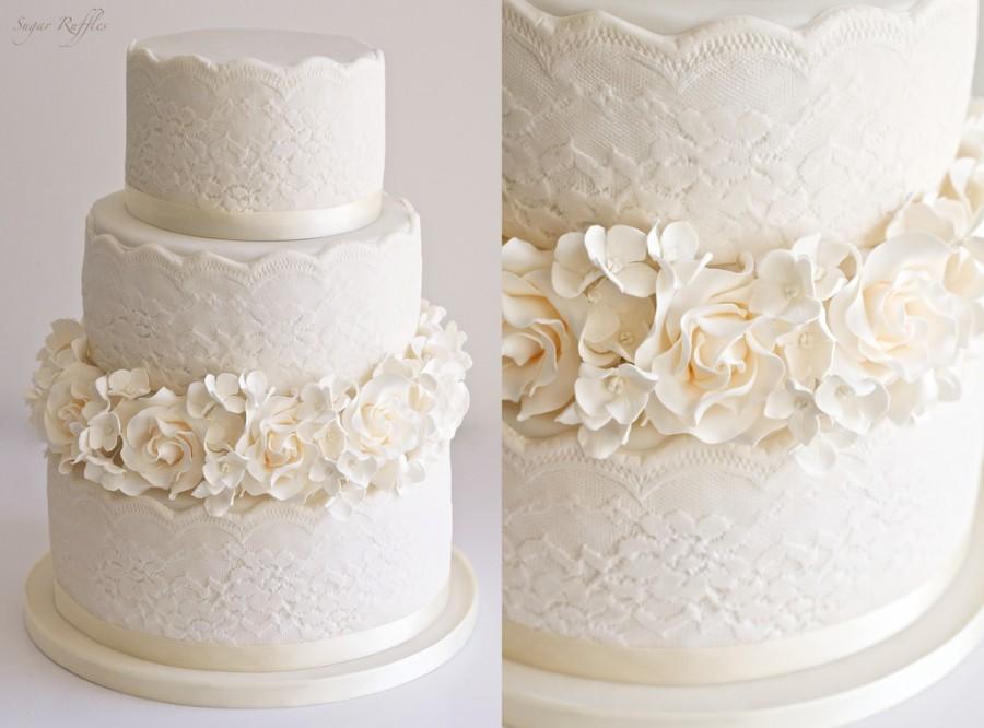 Hochzeit - Lace + Ivory Sugar Flowers