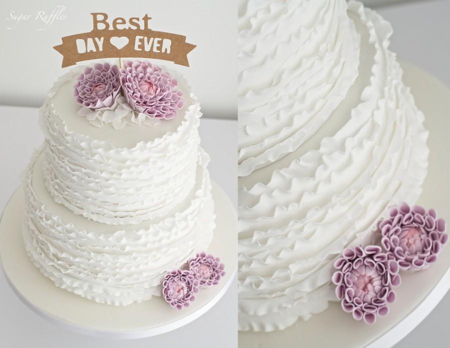 زفاف - Ruffle Wedding Cake With Lilac Dahlia Flowers