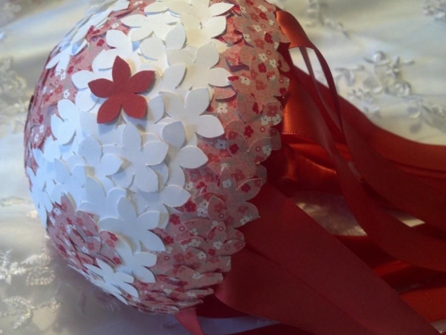 زفاف - Dancing Floral Rose Bridesmaid Bouquet Handmade with White, Peach, and Red Paper Flowers and Guava Ribbon with Upcycled Wooden Spoon Handle