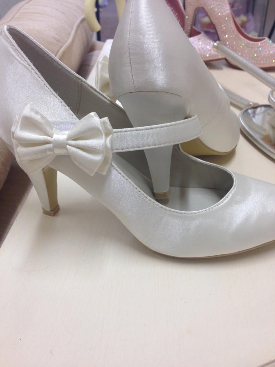 زفاف - Vintage Style Satin Wedding Shoes With Side Bow On Velcro Strap