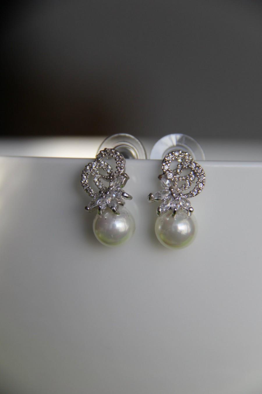 Hochzeit - Bridal earrings, cz earrings, wedding earrings, bridesmaid earrings, bridal jewelry, wedding jewelry, cz jewelry, dangley earrings
