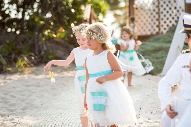 Hochzeit - David And Leslie Had A Beautiful Turquoise Beach Wedding!