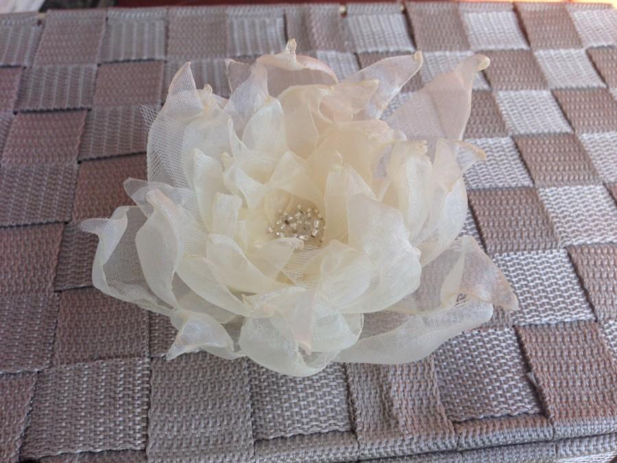 Свадьба - Champagne Bridal Hair Flower Clip / Bridal Flower / Hair Accessory / Hair Flower Clip / Wedding Hair Accessory