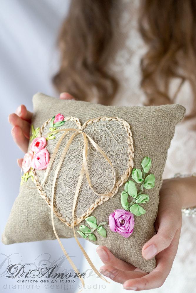 زفاف - Boho chik wedding ring pillow Rustic Burlap bearer pillow ivory lace GOLDlavender  handmade embroidery ribbons Wedding heart