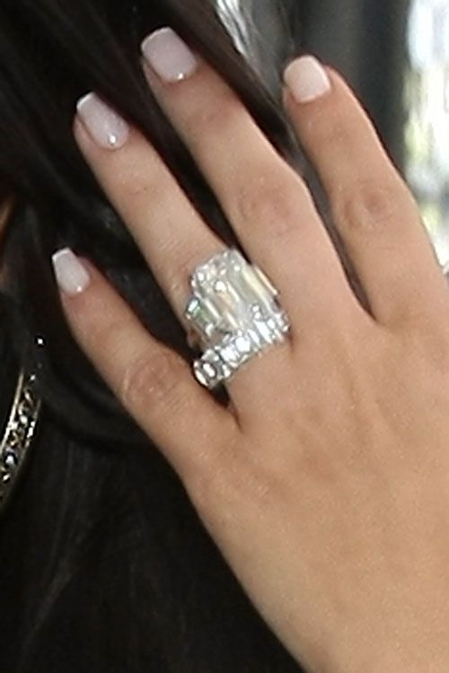 Hochzeit - New Details Revealed About Kim Kardashian's Diamond Wedding Band