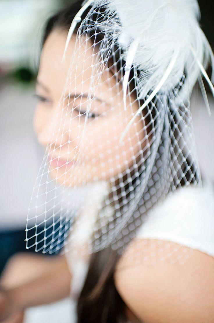 Свадьба - Trending: Feather Wedding Details That Soar New Stylish Heights