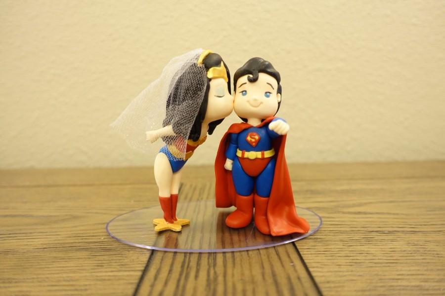 Mariage - Wonder Woman and Superman Cake Topper. Wedding Cake Topper. Wonder Woman & Superman