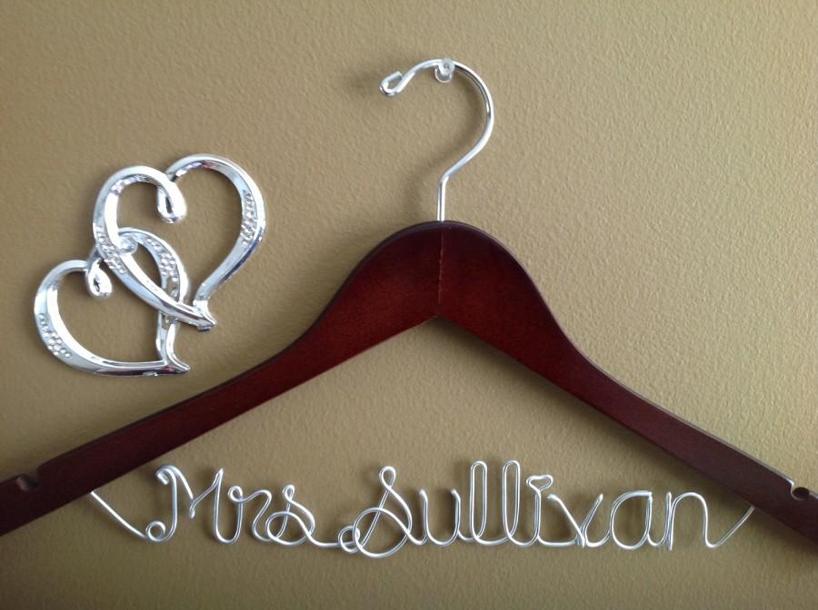 Mariage - Bridal Hanger one line, Personalized Custom Bridal Hanger, Brides Hanger, Bride, Name Hanger, Wedding Hanger, Personalized Bridal Gift
