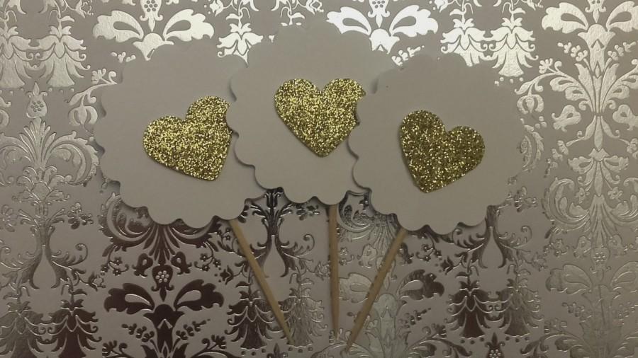 Mariage - 20 White and Gold Cupcake Toppers. Wedding Toppers , For weddings, Bridal showers, Birthday parties, Cupcake and Cake Toppers