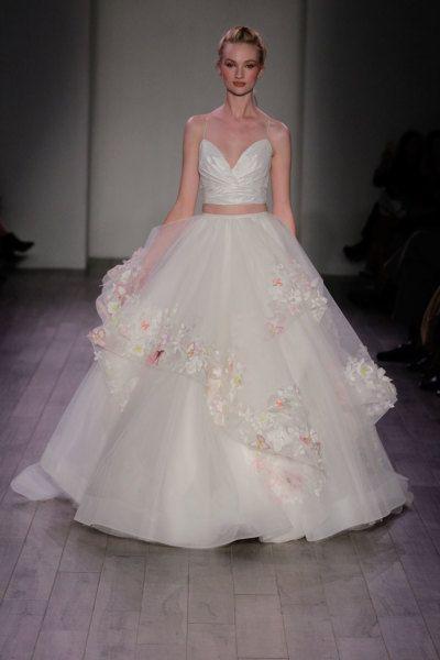 Свадьба - Which Wedding Dress Is A Match Made In Heaven With Your Zodiac Sign?