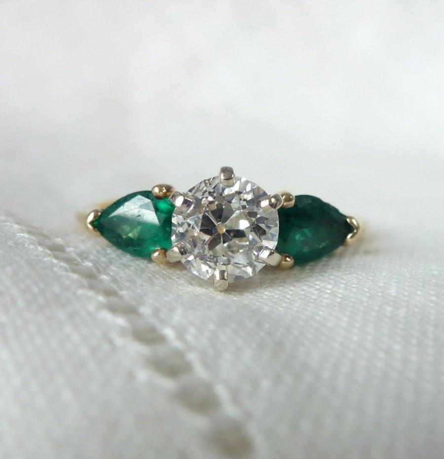 Mariage - A .99 Carat Old Cut Diamond and Pear Shaped Emerald Engagement Ring in 14kt Yellow Gold - Ivy