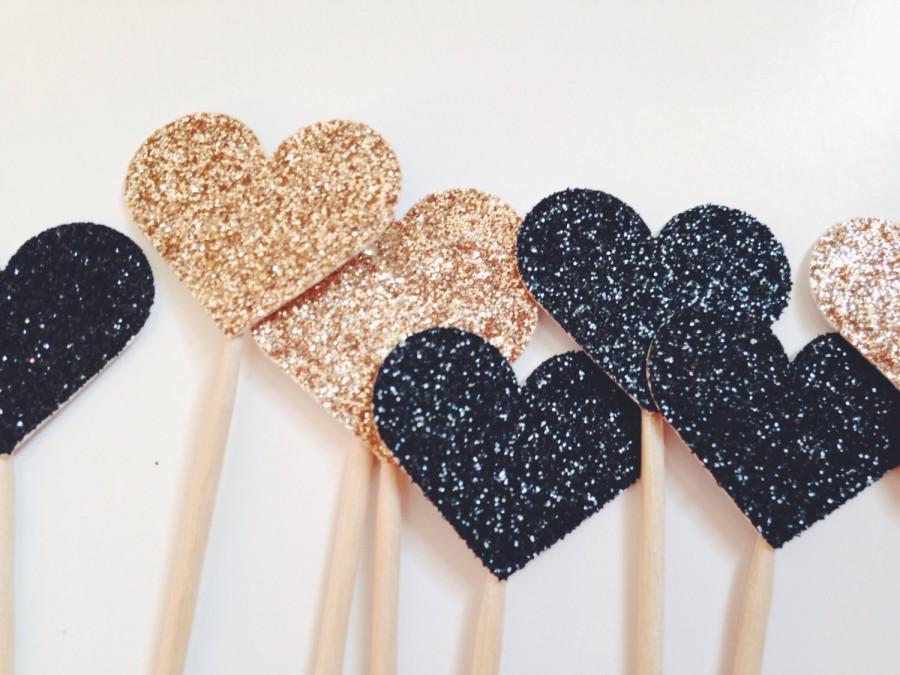 Свадьба - Heart Cupcake Toppers - Wedding Cupcake Toppers - Glitter Heart Cake Topper - Bachelorette Party Decor - Bridal Shower Decor -Black and Gold