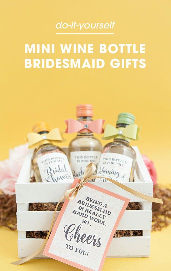 زفاف - The Most Adorable DIY Mini-Wine Bottle Bridesmaid Gift Ever!