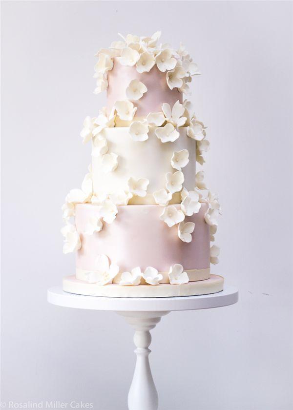Hochzeit - 22 Elegant Wedding Cakes With Beautiful Details
