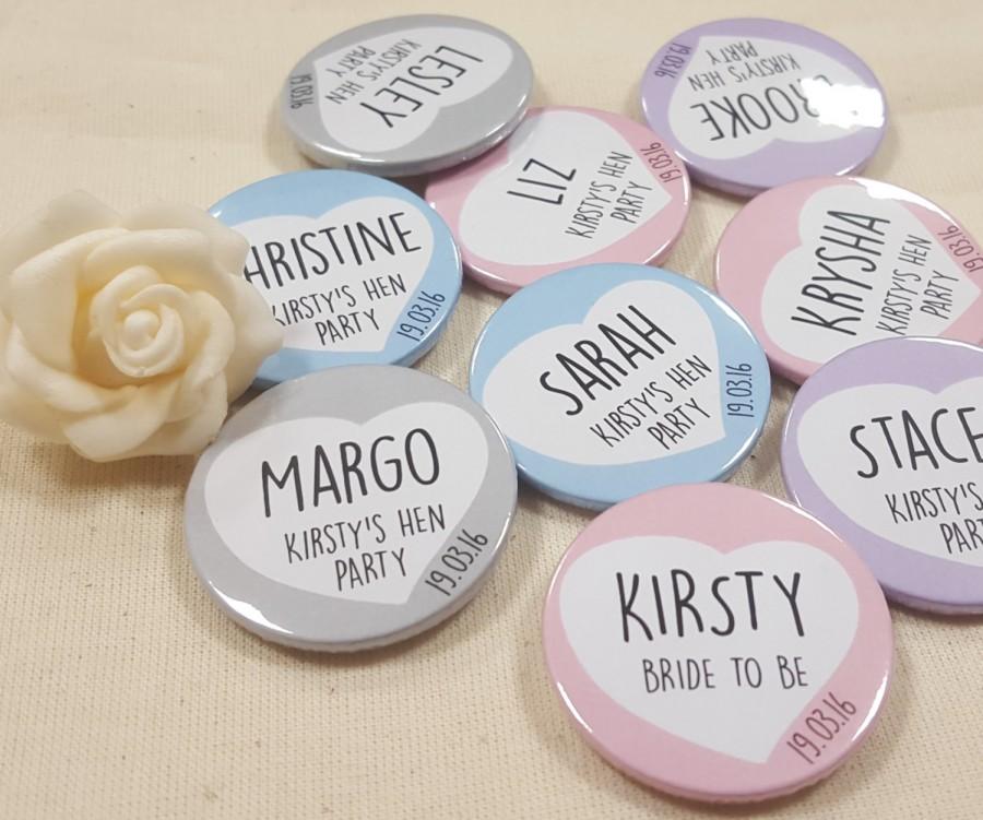 Свадьба - Personalised Quirky Heart Hen Party / Wedding / Team Bride Badge / wedding accessories - Different names for each badge