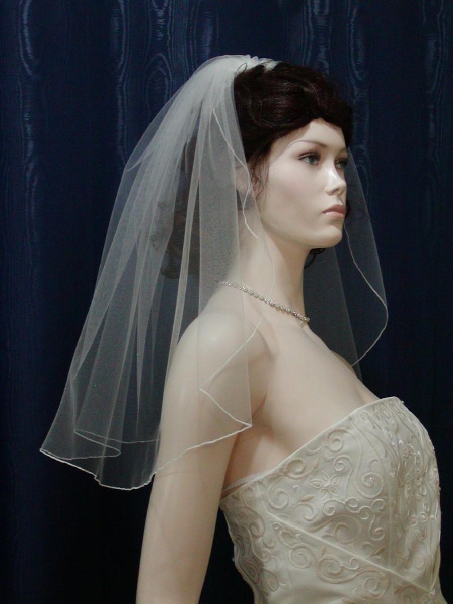 Mariage - Short 1 Tier  Flyaway Wedding Bridal Veil with a Pencil Edge