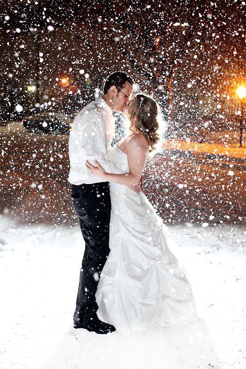 Hochzeit - まっ白な世界に溶け込む2人が美しすぎる..13枚の”雪の中のウェディング”写真