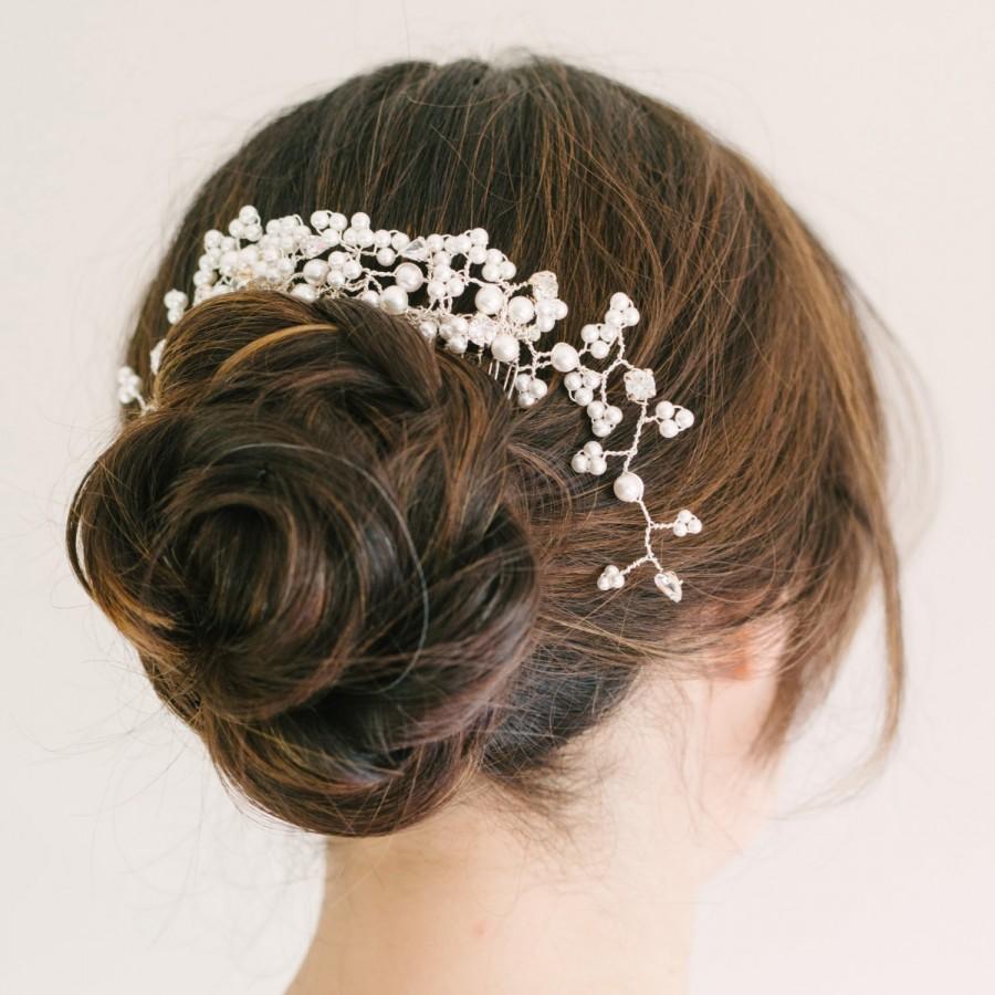 Hochzeit - Stunning Pearl and Diamante trailing bridal comb, bridal headpiece, wedding hair comb, pearl bridal hair comb, trailing bridal comb,diamante