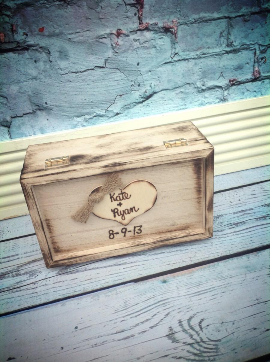 Hochzeit - Rustic Wedding Ring Box Keepsake or Ring Bearer Box/ personalized / Ring Box / Barnyard Wedding / wood burned keepsake box