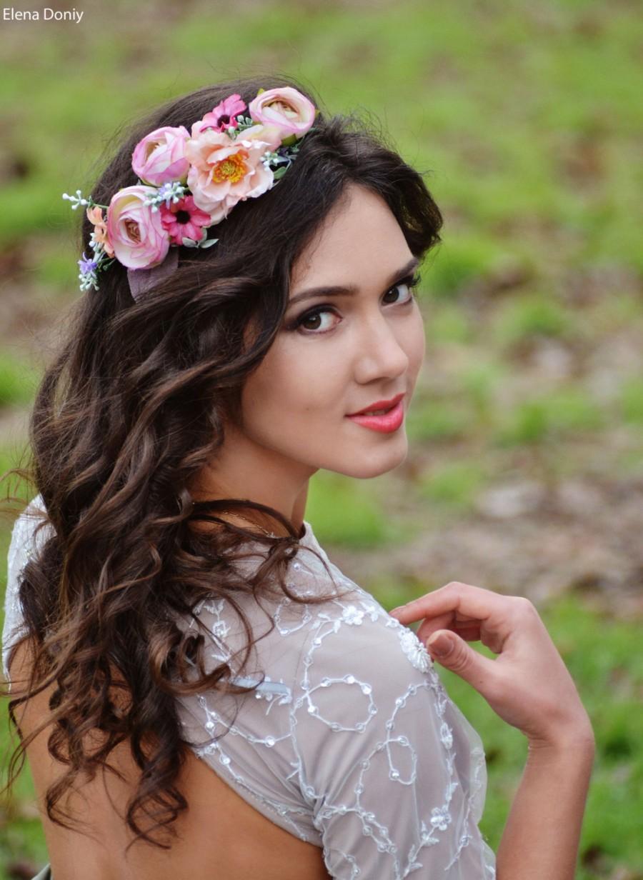 Hochzeit - Ranunculus and Wildflowers. Peachy Pink Spring Floral Crown. Wedding hair Pink  Wreath. Boho style headpiece. Bridal Rustic Head Wreath