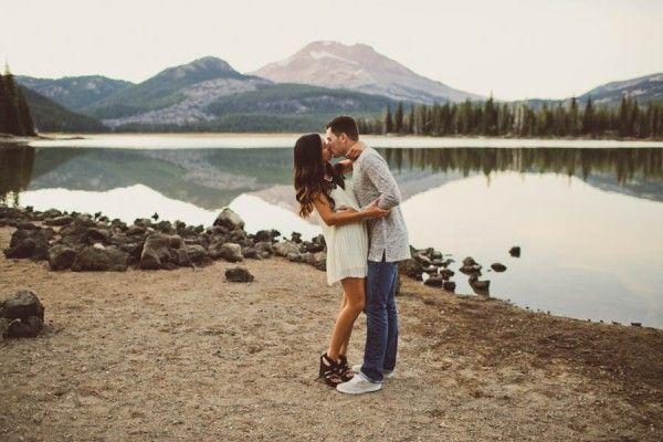 Hochzeit - These Sparks Lake Engagement Photos Are A Boatload Of Fun