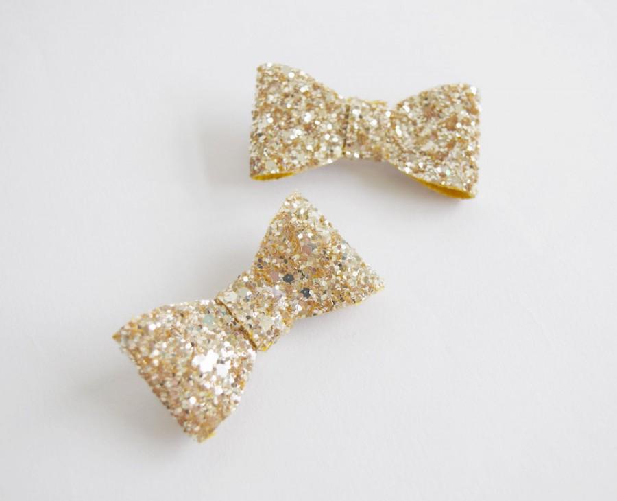 Mariage - Gold Glitter Hair Bow Clip Set, glitter bow, wedding hair accessories, gold wedding, girl hair bow, girl hair accessories, bow hair clip