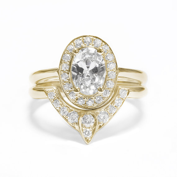Hochzeit - Oval Shaped Diamond Engagement Ring with Matching Side Diamond Band - The 3rd Eye