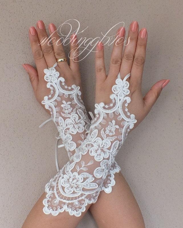 Свадьба - Weddinggloves // Grandeur long Wedding gloves  Ivory bride glove luxury bridal gloves lace gloves fingerless gloves ivory free ship