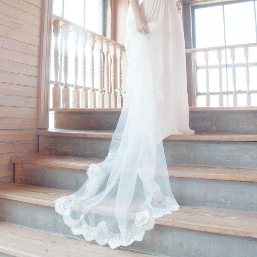زفاف - Cathedral Veil- Ivory Lace Mantilla Bridal Veil- Spanish Lace Mantilla from Spain- Style: Antonia- Made to Order