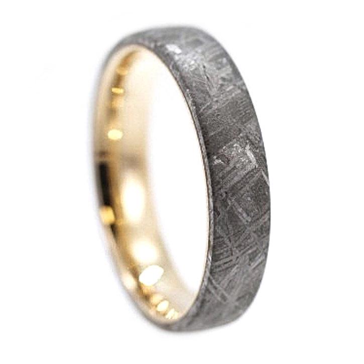 زفاف - Custom Meteorite Ring showing Widmanstatten Pattern, 14K Yellow Gold Band, Other Metals Available