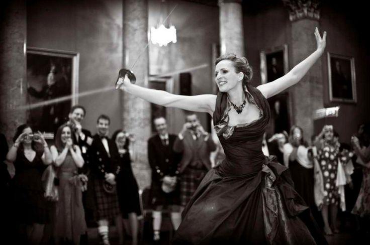 Hochzeit - Choreograph A Sword Fight Instead Of A First Dance