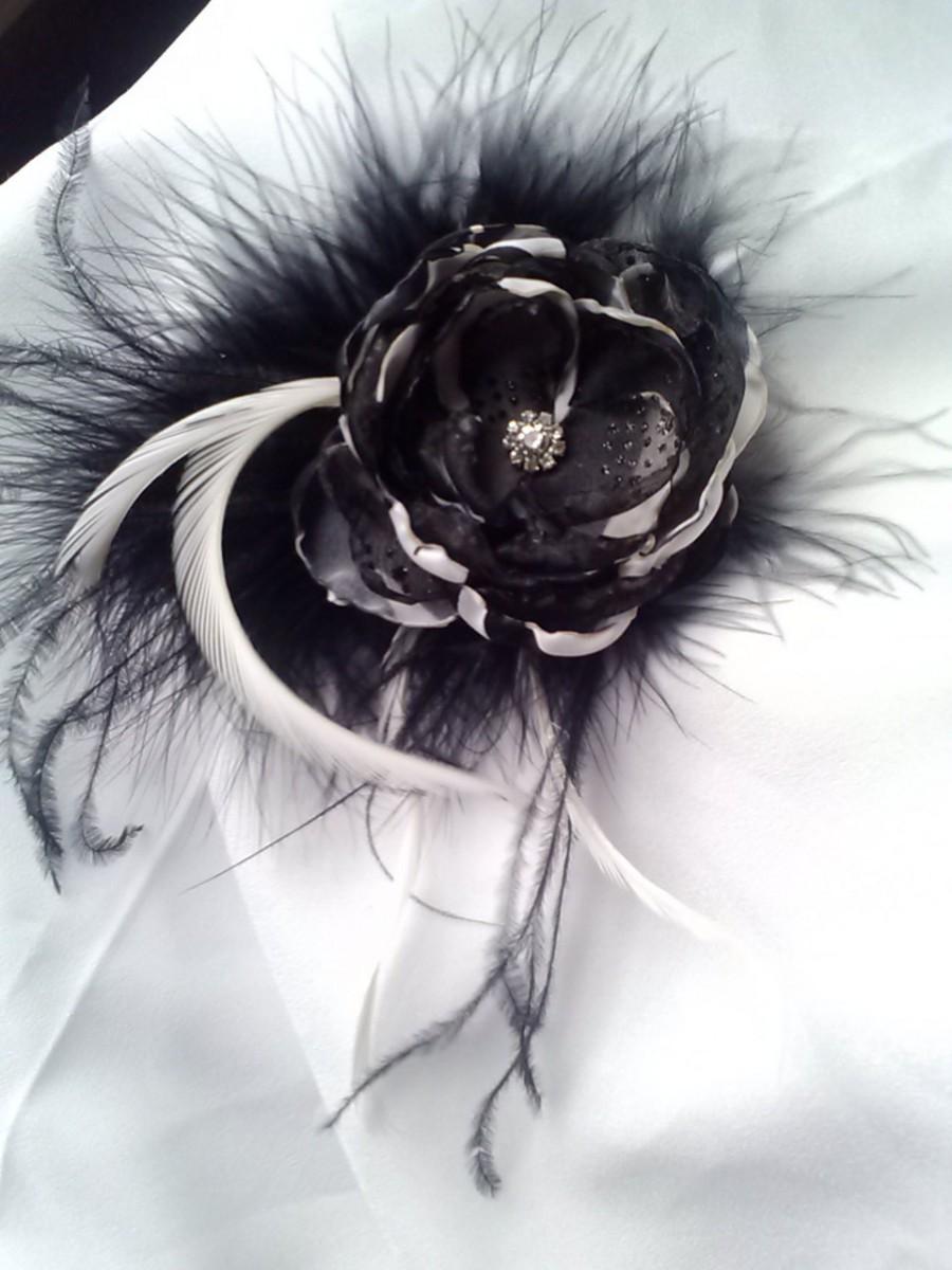 زفاف - Zebra print black and white flower with feathers, zebra wedding accessory/photography prop,elegant black and white fascinator