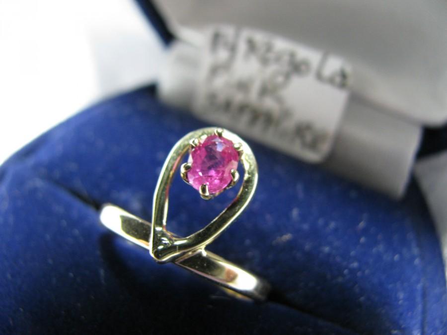 زفاف - Pink Sapphire ring 14kt Solid yellow GOLD  Hot Pink Natural SAPPHIRE , Hand HAMMER Forged  Unique  engaement/birthstone/ Pinky Promise ring