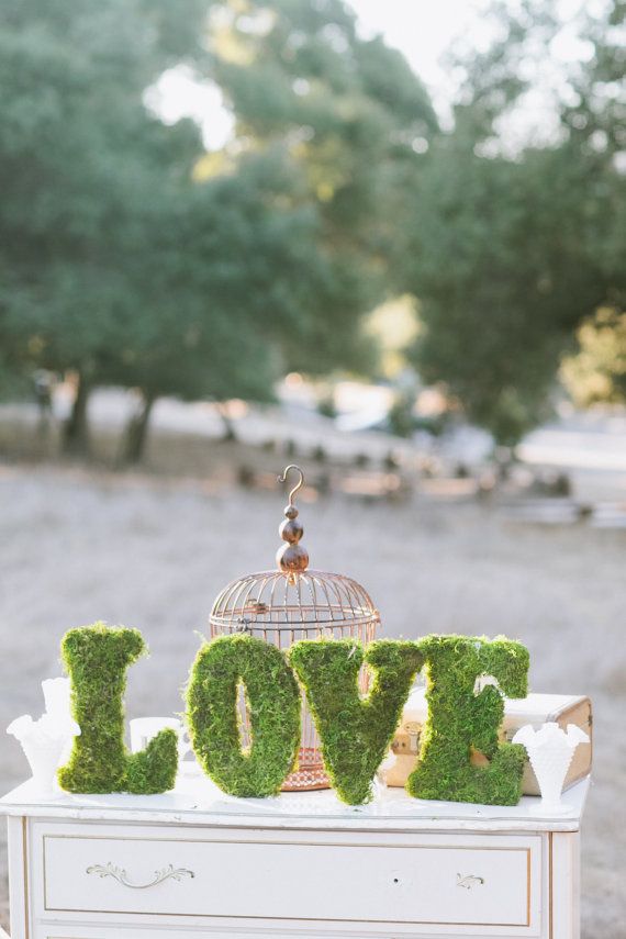 Wedding - Moss Love Sign, Cute!