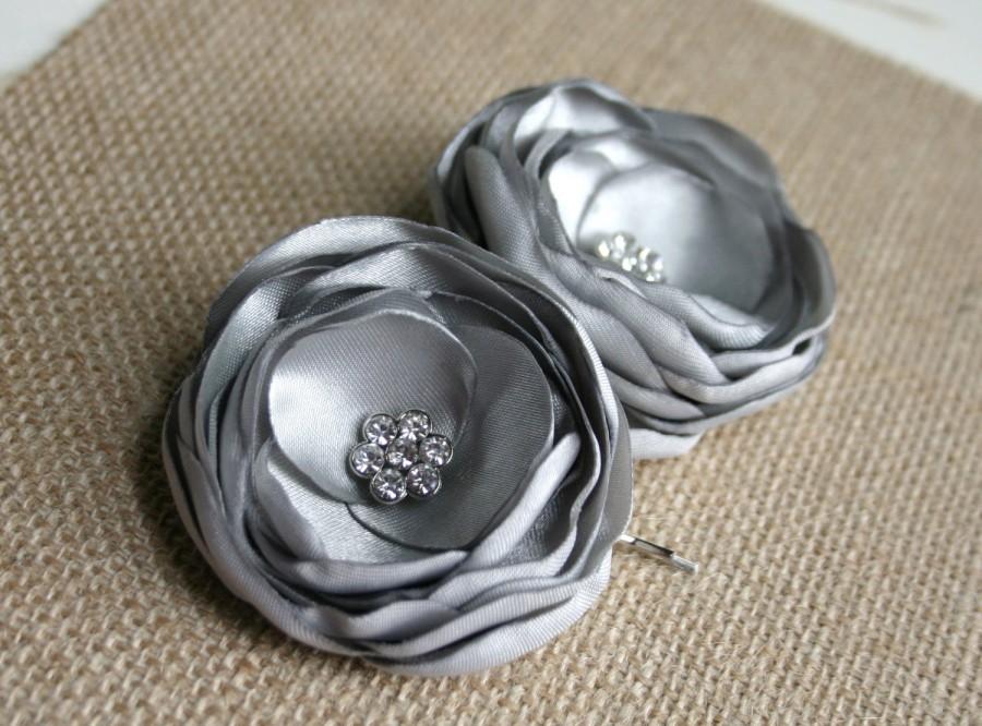 Wedding - Grey Flower Hair Clips, Silver Wedding Hair Accessory, Gray Flowers For Hair, Bridal Flower Hair Piece, Bridesmaid, Flower Girl, Hair pins