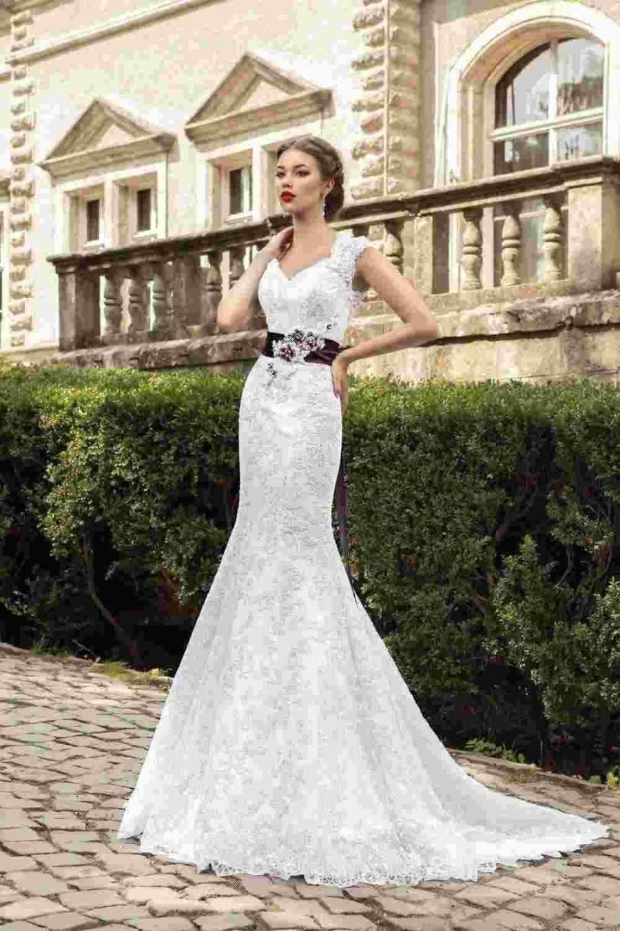 Mariage - 2016 New Arrival Wedding Dresses Flower Sweep Train Sexy Open Back White Lace Applique Mermaid Bridal Gowns With Beads Sash Online with $106.71/Piece on Hjklp88's Store 